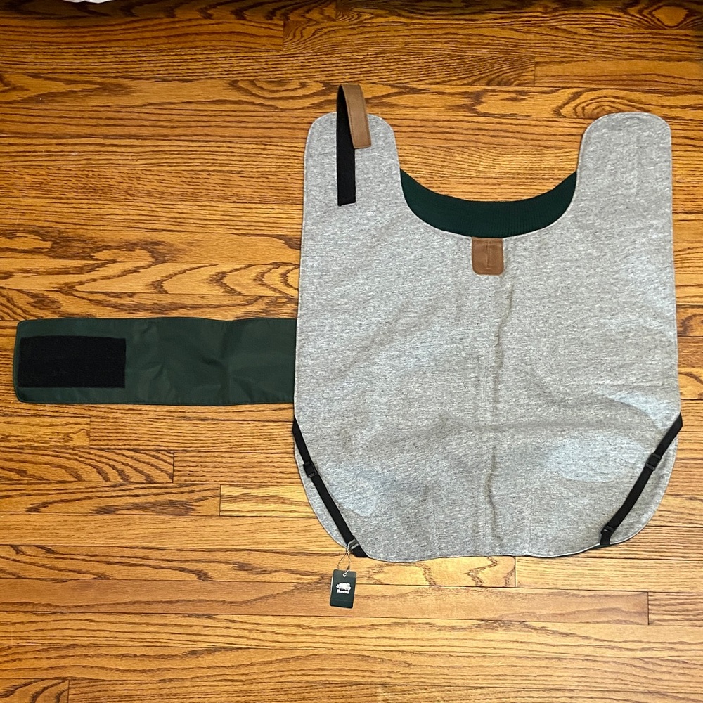 Green Roots Dog Coat O/S size with Letter Patch and Original Tags - Picture 6 of 11